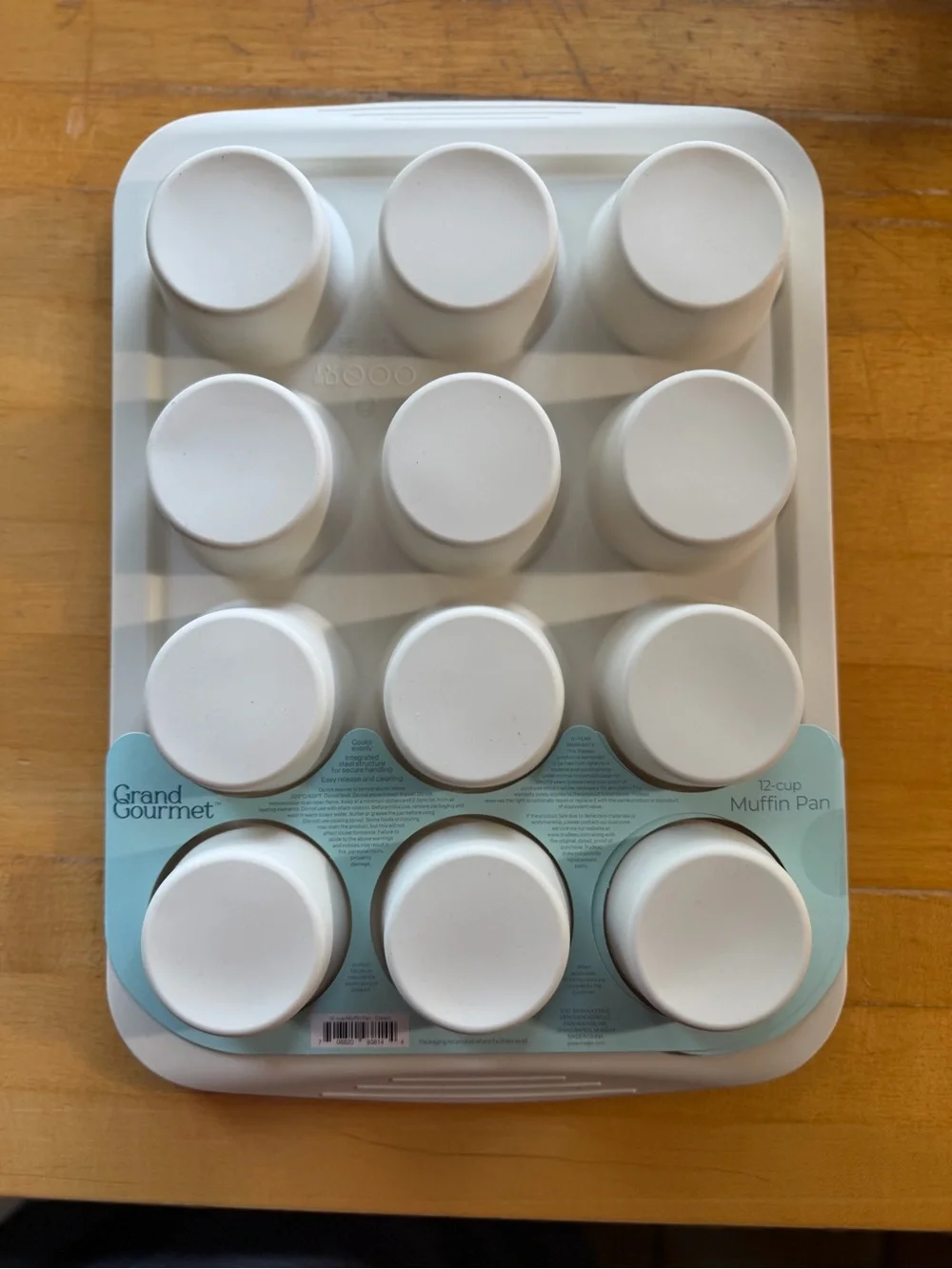 Brand New Grand Gourmet 12-Cup Silicone Muffin Pan with Steel Frame Structure!